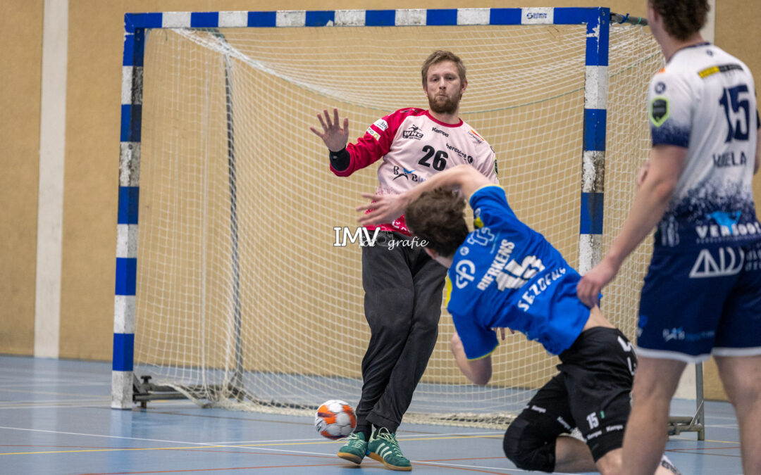 BROEDERSTRIJD TUSSEN KEEPER LARS EN COACH SVEN HEMMES